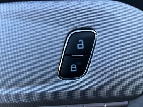 Used 2025 Ford Explorer Active w/ Active Comfort Package image 11