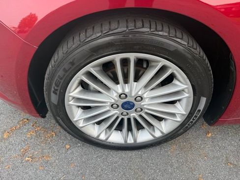 Used 2016 Ford Fusion SE w/ Equipment Group 202A AWD/4WD image 10