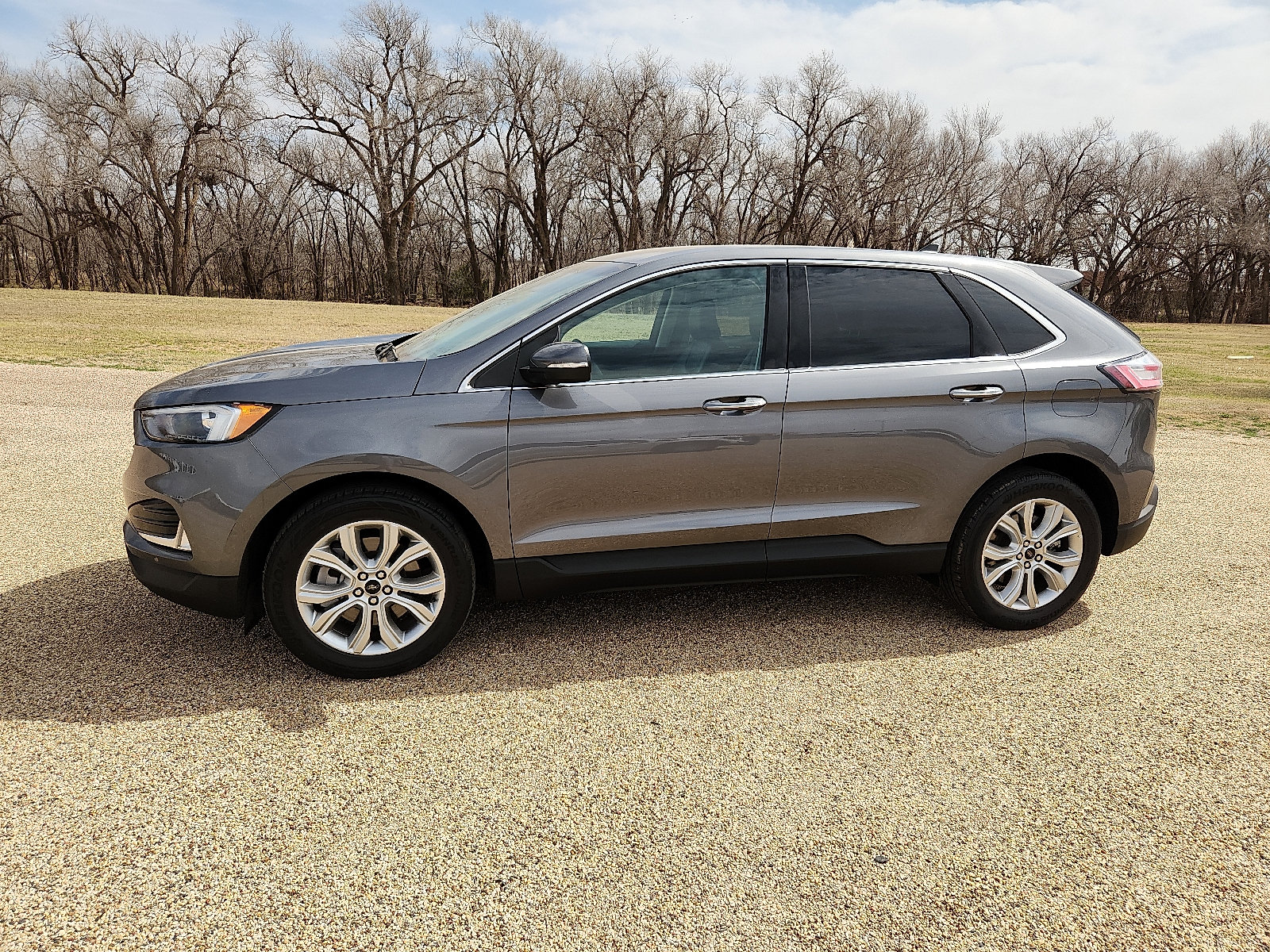 Used 2024 Ford Edge Titanium AWD/4WD image 2