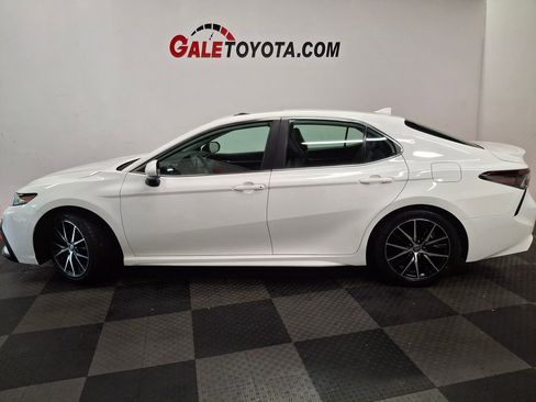 Used 2023 Toyota Camry SE AWD/4WD image 9