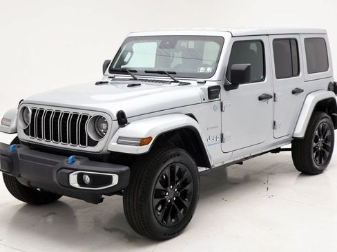 Used 2024 Jeep Wrangler Unlimited Sahara AWD/4WD image 2