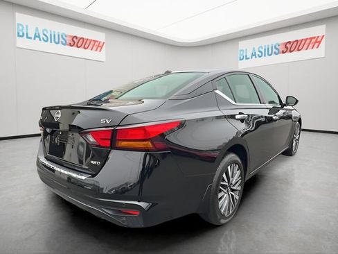 Used 2023 Nissan Altima 2.5 SV AWD/4WD image 3