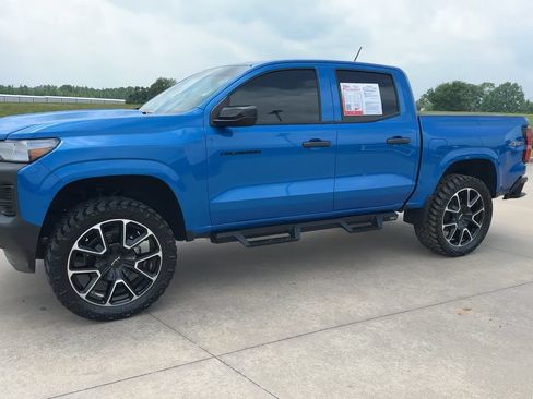 Used 2024 Chevrolet Colorado W/T w/ WT Convenience Package II AWD/4WD image 3