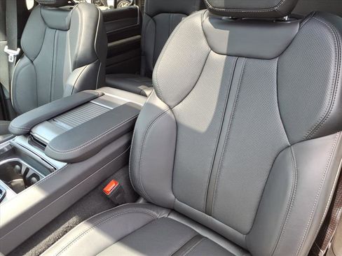 New 2026 Jeep Grand Wagoneer L Limited AWD/4WD image 18