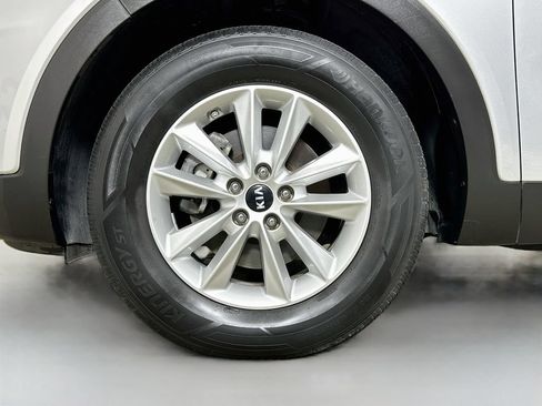 Used 2020 Kia Sorento FWD V6 image 35
