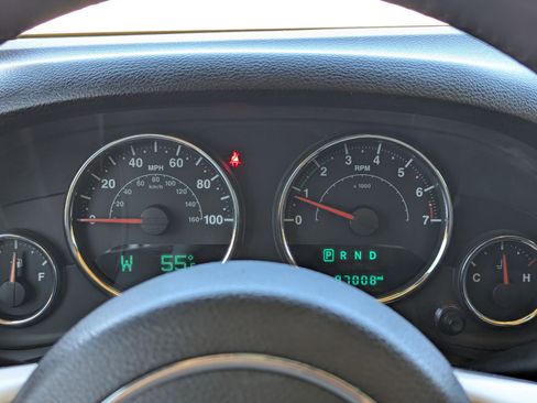 Used 2015 Jeep Wrangler Unlimited Sahara image 23