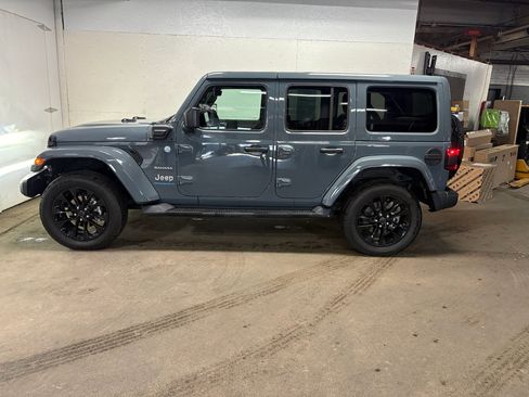 Used 2024 Jeep Wrangler Unlimited Sahara w/ Technology Group AWD/4WD image 6