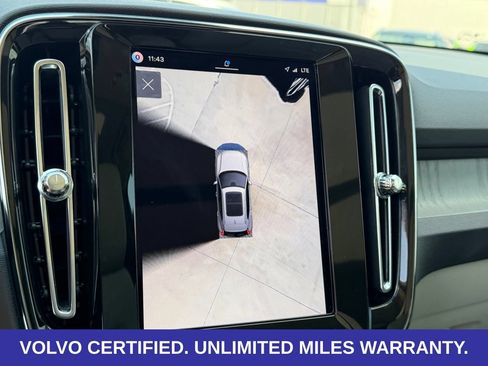 Certified 2026 Volvo XC40 B5 Plus AWD/4WD image 22