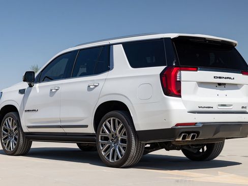 Used 2025 GMC Yukon Denali Ultimate AWD/4WD image 5
