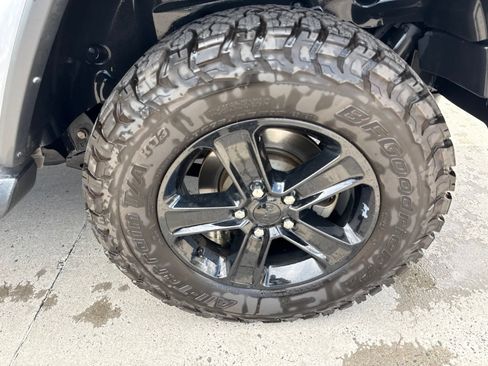 Used 2021 Jeep Wrangler Unlimited Sahara AWD/4WD image 9