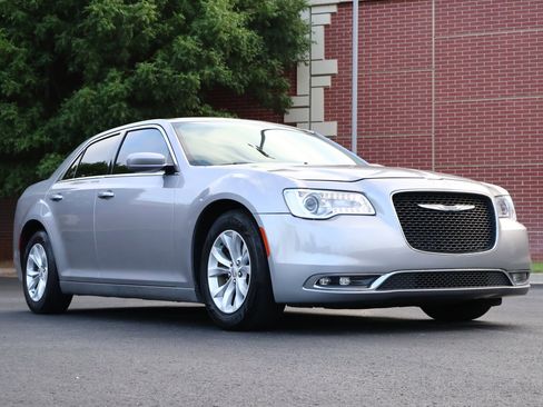 Used 2015 Chrysler 300 Limited w/ Driver Convenience Group RWD image 1