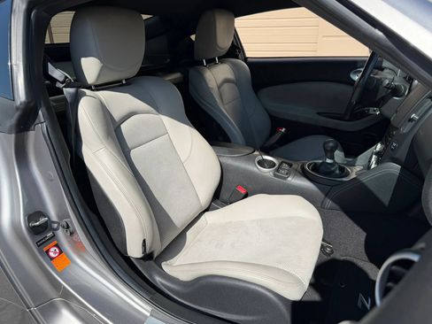 Used 2009 Nissan 370Z Touring w/ Sport Pkg RWD image 15