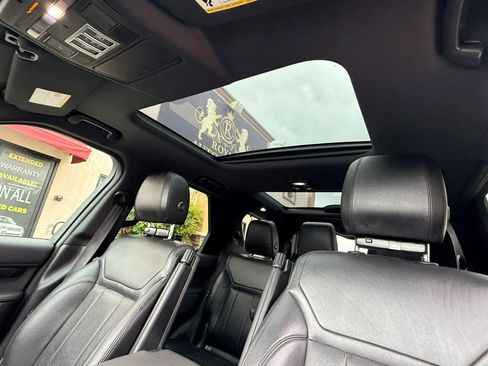 Used 2018 Land Rover Discovery SE image 30