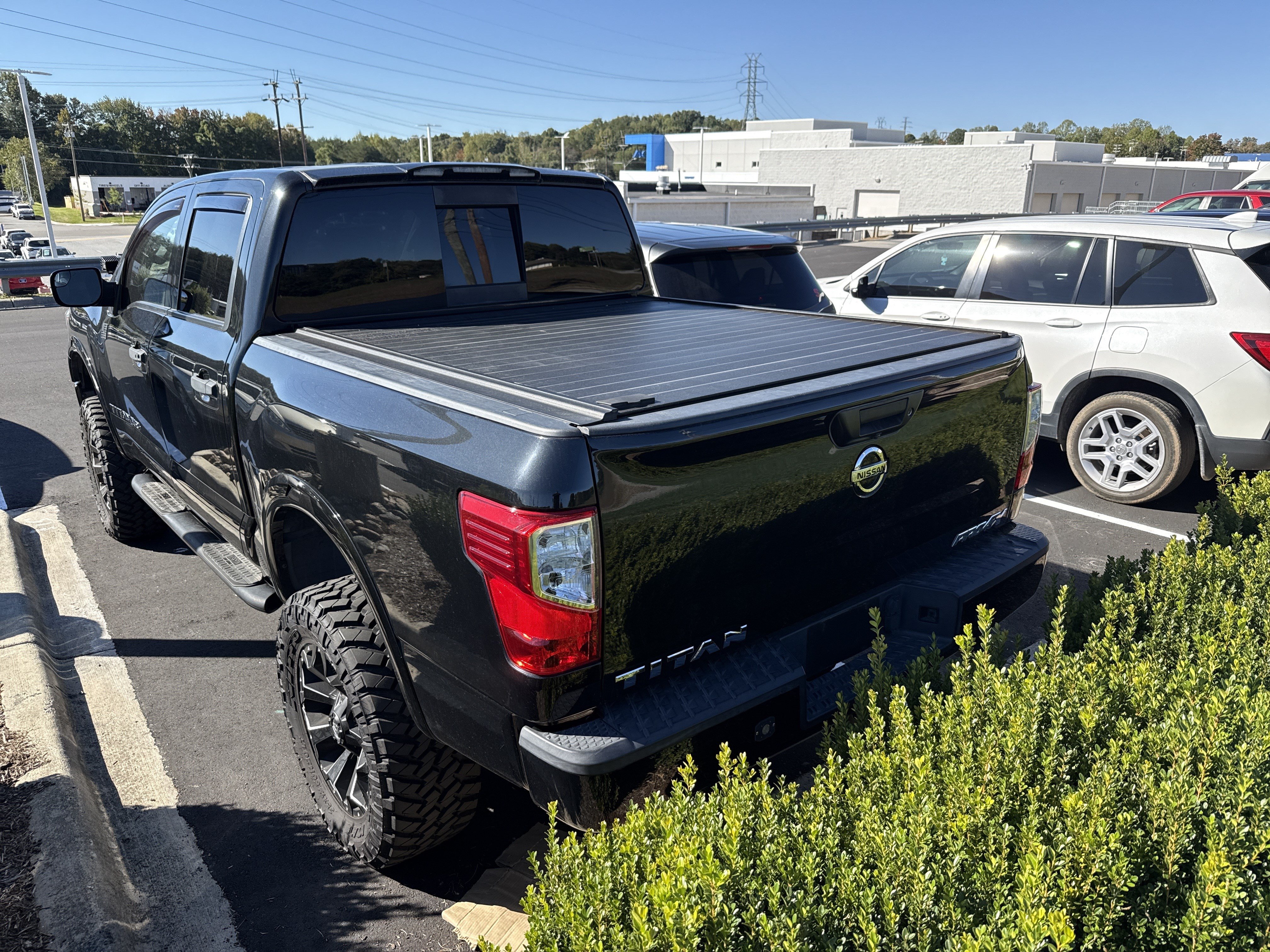Used 2019 Nissan Titan PRO-4X AWD/4WD image 9