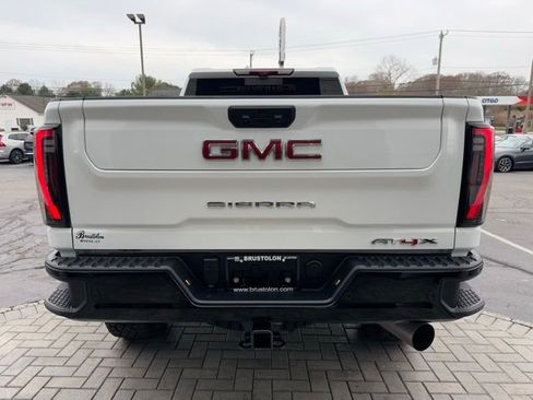 Used 2025 GMC Sierra 2500 AT4X image 12