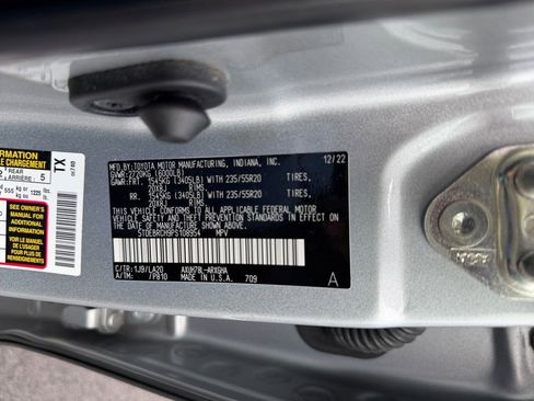 Used 2023 Toyota Highlander Platinum AWD/4WD image 19