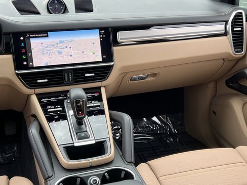 Certified 2023 Porsche Cayenne Platinum Edition image 26