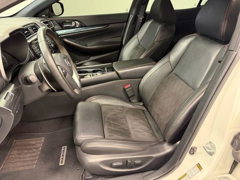 Used 2023 Nissan Maxima SR w/ Sport Mat Group FWD image 4