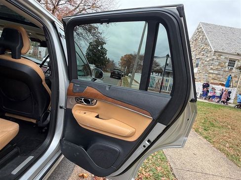 Used 2016 Volvo XC90 T8 Inscription w/ Vision Package image 29