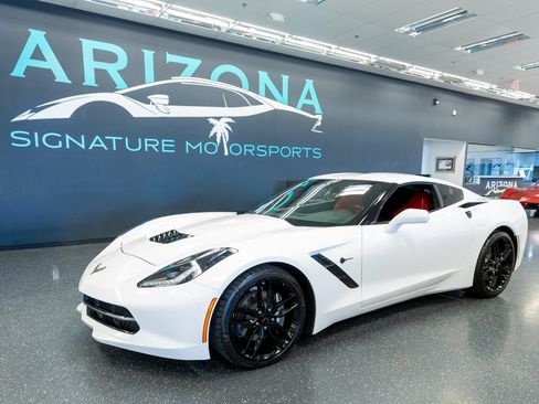 Used 2018 Chevrolet Corvette Stingray Coupe w/ 1LT RWD image 1