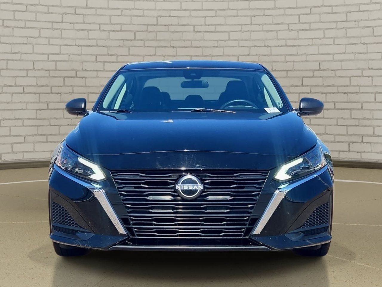 Used 2025 Nissan Altima 2.5 SV FWD image 2