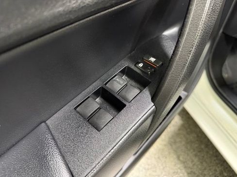 Used 2017 Toyota Corolla SE w/ Carpet Mat Package (TMS) FWD image 18