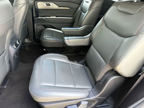 Used 2025 Ford Explorer Active w/ Active Comfort Package AWD/4WD image 14