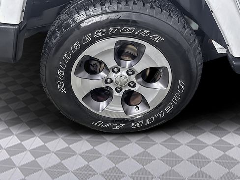 Used 2016 Jeep Wrangler Unlimited Sahara w/ Connectivity Group image 31