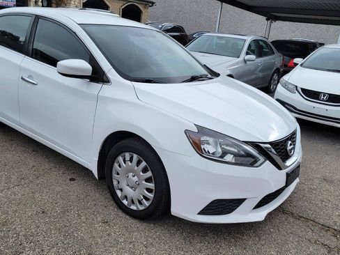 Used 2019 Nissan Sentra S w/ Appearance Package FWD image 3