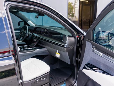 Used 2025 Cadillac Escalade V AWD/4WD image 58