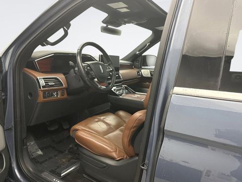 Used 2023 Lincoln Navigator L Reserve image 10