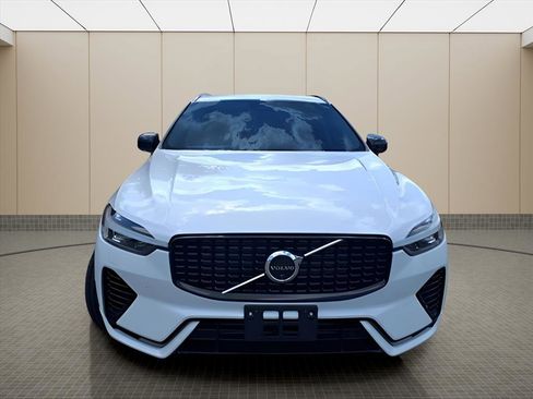 Used 2025 Volvo XC60 T8 Plus w/ Climate Package image 18