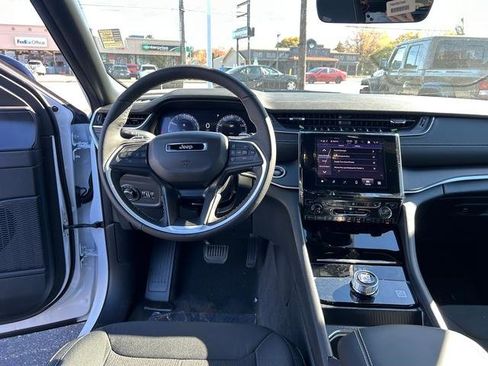 New 2025 Jeep Grand Cherokee 4WD image 16