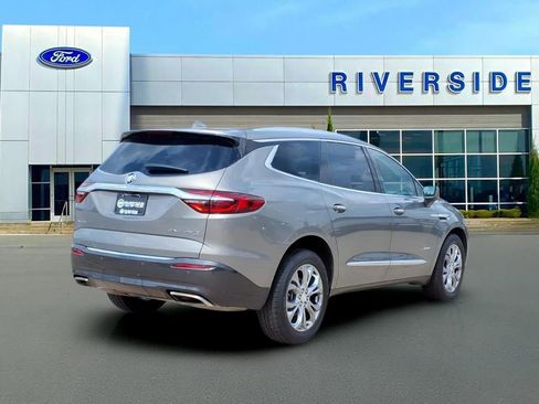 Used 2018 Buick Enclave Avenir w/ Avenir Technology Package AWD/4WD image 7