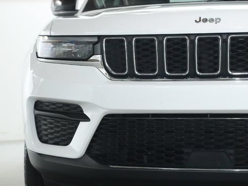 Used 2023 Jeep Grand Cherokee Laredo X AWD/4WD image 6