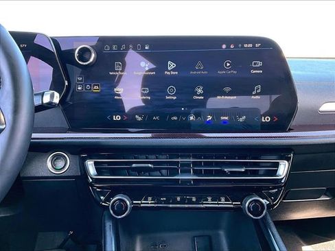 Used 2024 Chevrolet Traverse Z71 image 19