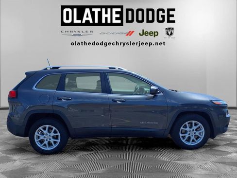 Used 2016 Jeep Cherokee Latitude w/ Safety/Convenience Group FWD image 27