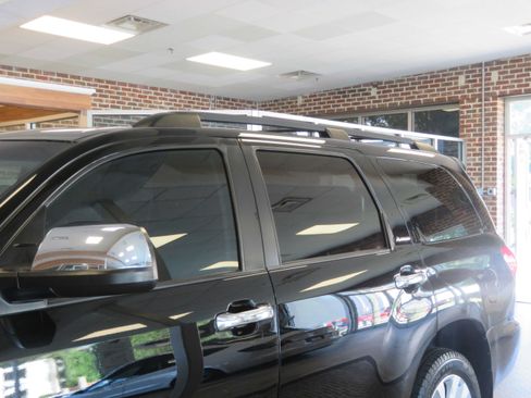 Used 2017 Toyota Sequoia Platinum RWD image 93
