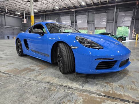 Used 2023 Porsche 718 Cayman w/ Premium Package RWD image 93