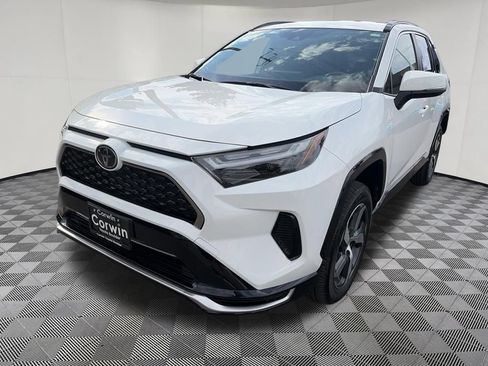 Used 2025 Toyota RAV4 SE AWD/4WD image 3