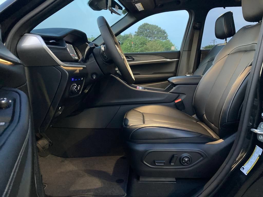 New 2024 Jeep Grand Cherokee Limited 4xe w/ Luxury Tech Group II AWD/4WD image 18