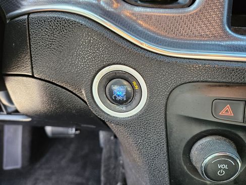 Used 2012 Dodge Charger SE RWD image 19