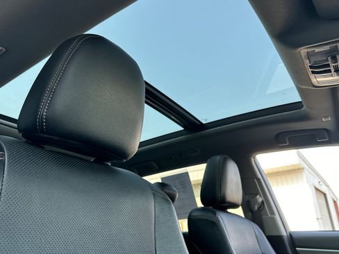 Used 2019 Toyota Highlander Limited Platinum AWD/4WD image 19