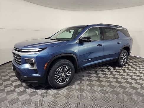 New 2026 Chevrolet Traverse LT w/ Driver Confidence Package image 5