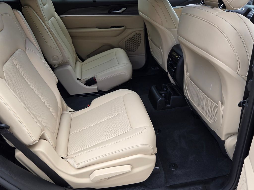 Used 2023 Jeep Grand Cherokee L Limited w/ Luxury Tech Group II RWD image 18