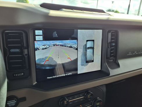 Used 2024 Ford Bronco Wildtrak image 16