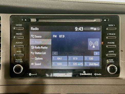 Used 2020 Toyota Sienna XLE w/ XLE Navigation Package FWD image 19