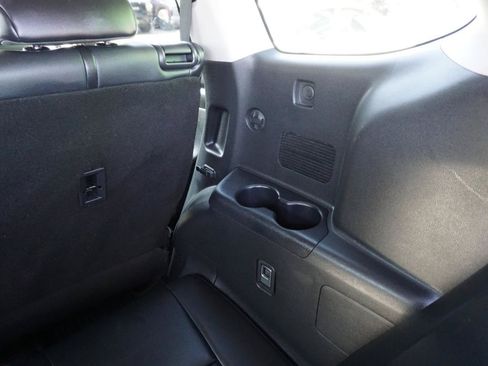 Used 2021 Toyota Highlander XLE AWD/4WD image 12