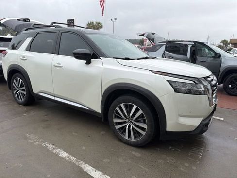 Used 2022 Nissan Pathfinder Platinum w/ Cargo Package image 6