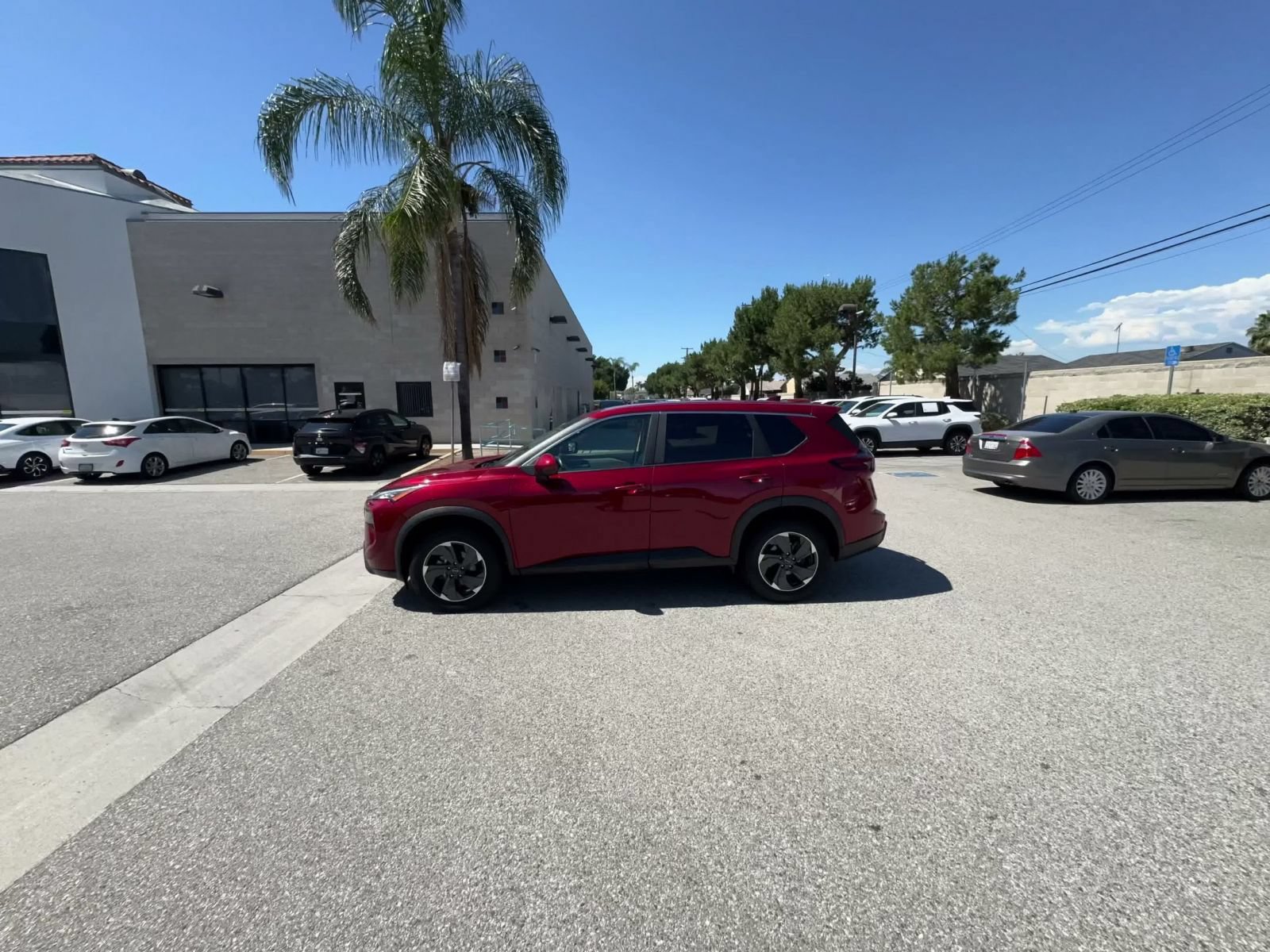 Used 2025 Nissan Rogue SV AWD/4WD image 7